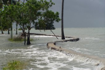 King tide breaches sea wall 2009, image source:[4]