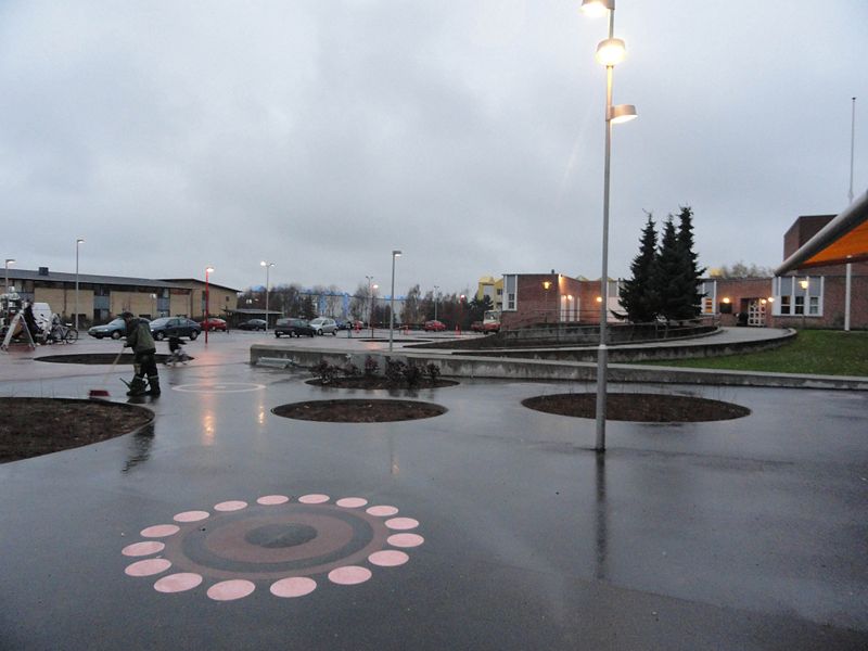 File:The square in front of Kulturhus Herredsvang.JPG