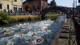 Swimming competition in Naviglio Grande [32]