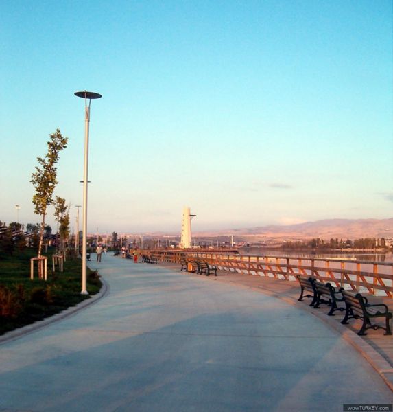 File:MAli MAliMoganpark07.jpg