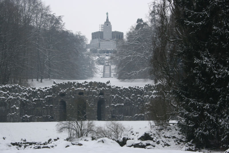 File:The Herkules with the Pluto grotto.JPG