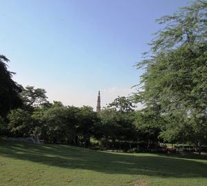 Qutab Minar seen from the Park.jpg