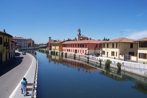 The Naviglio Grande in Gaggiano town [24]