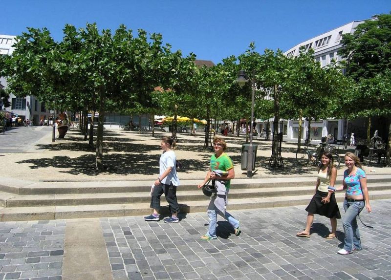 File:Peter Georg-Wichtermann-Square After Renovation.jpg