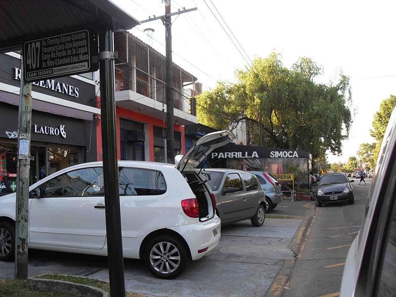 File:Parilla-autos.jpg
